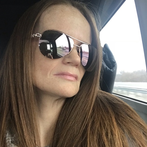 Meet your Posher, Katie - Picture 3 of 9